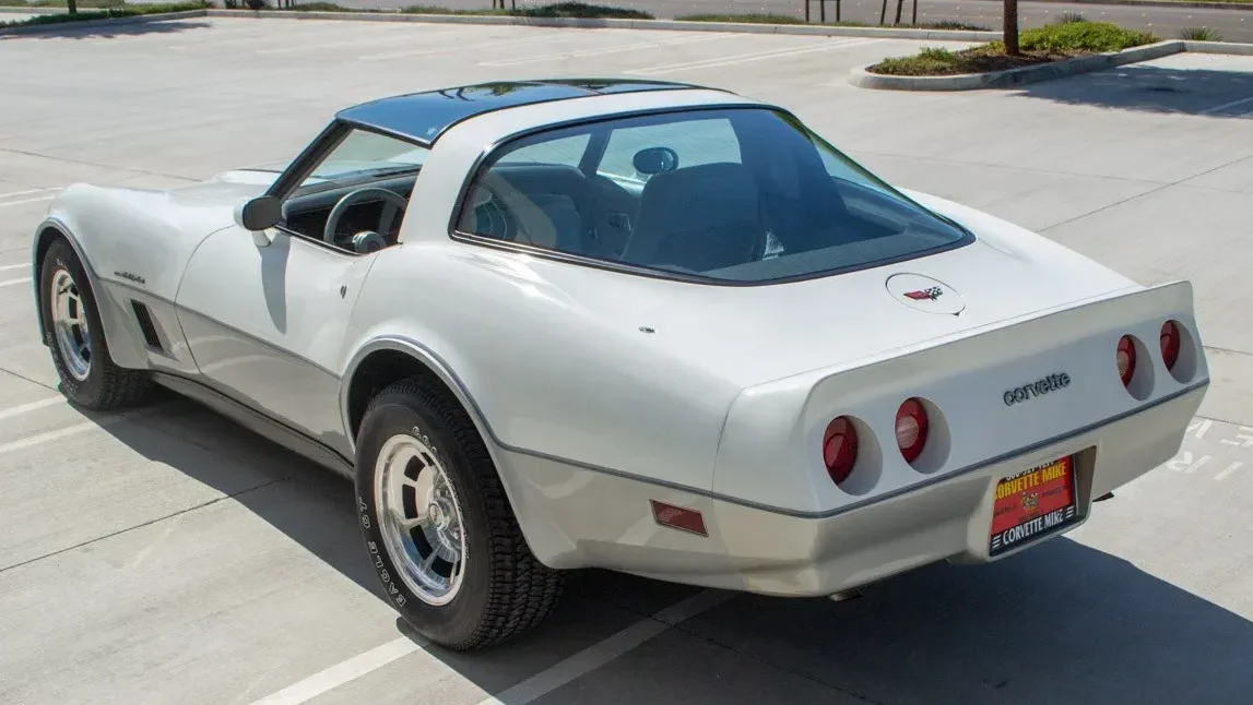 Click to Enlarge-Esc to Close Corvette Generations/C3/C3 1982 white-silver coupe.webp